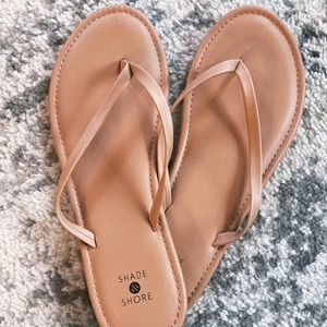 Tan / Peach Vegan Leather Flip Flops (size 7 w)